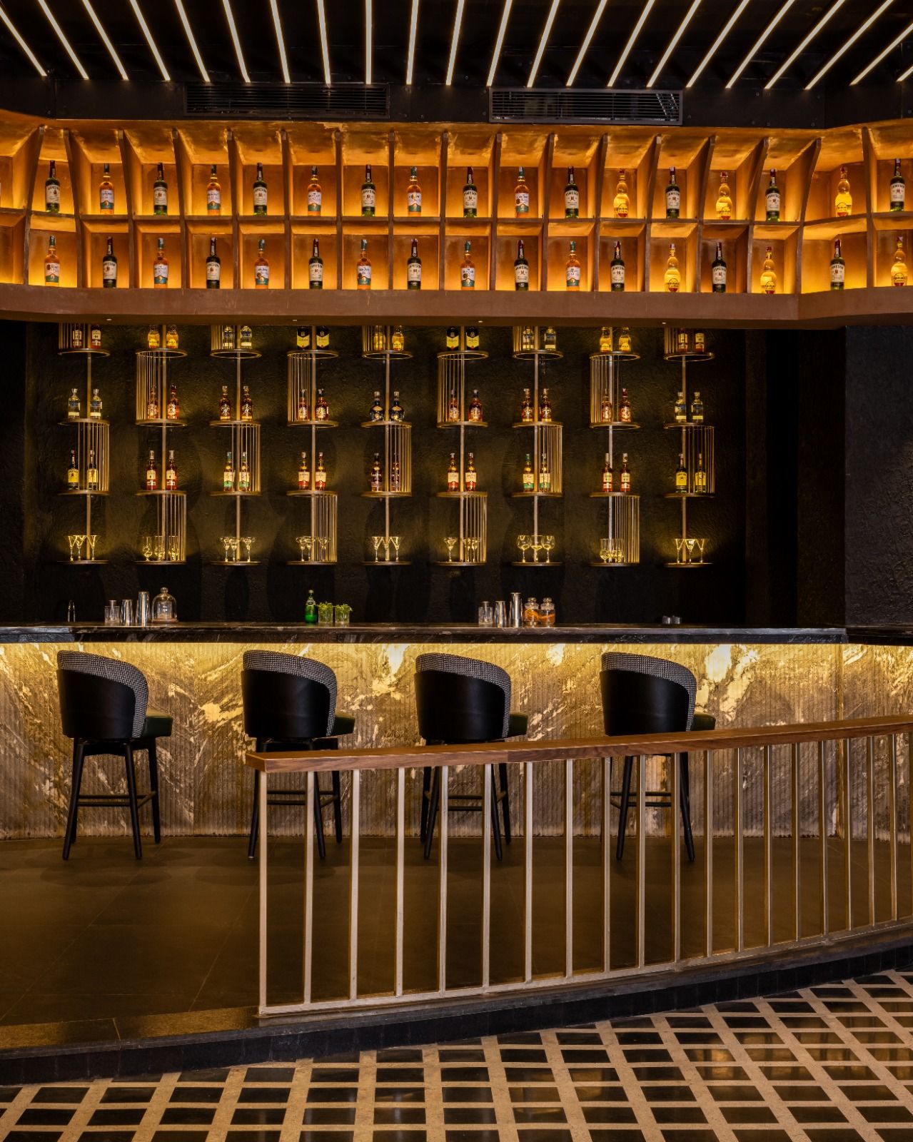 F-Lounge by FTV β bar detail
